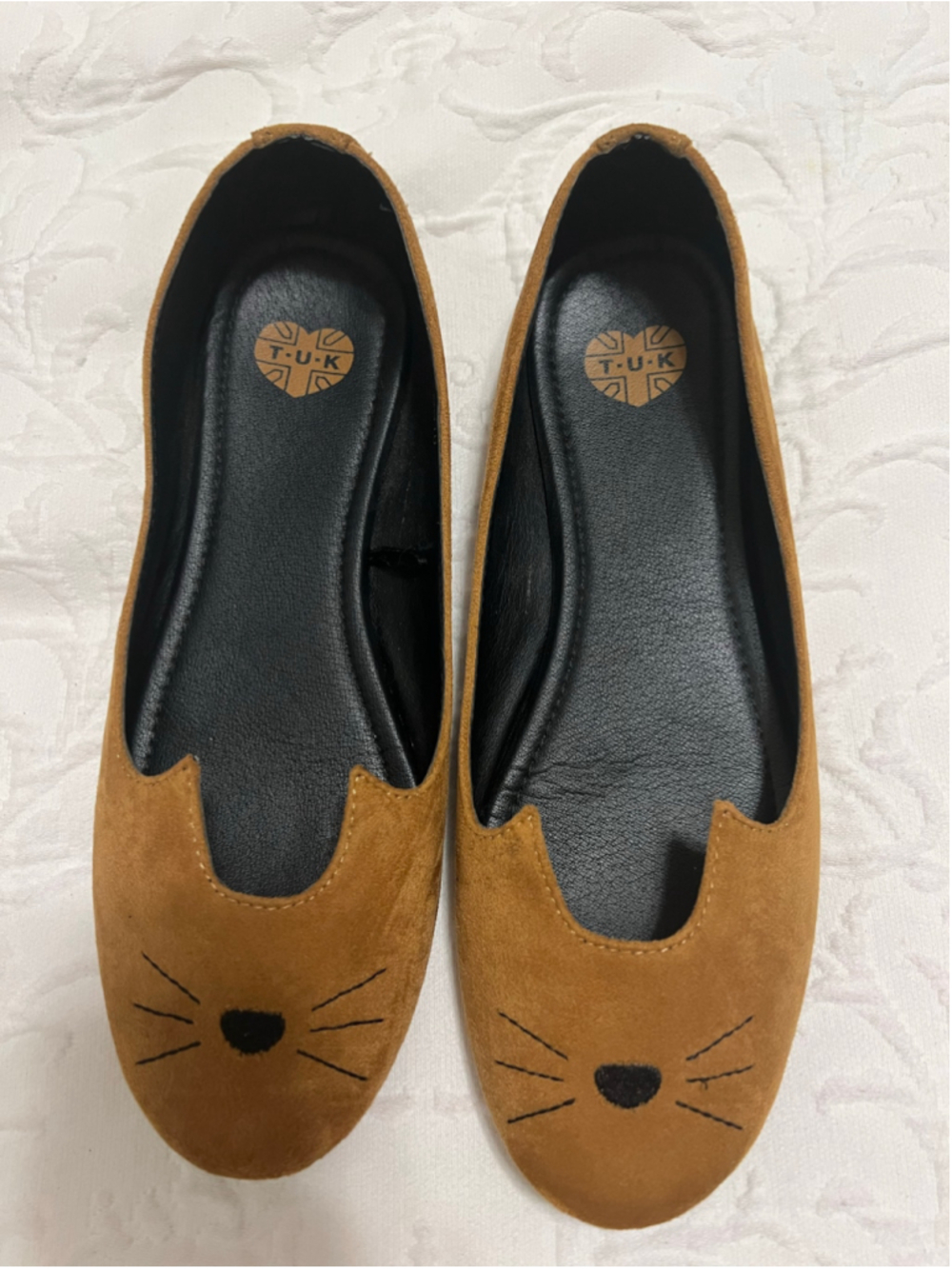 Women's T.U.K. Cat Face Suede Flats Size 10 Brown Black